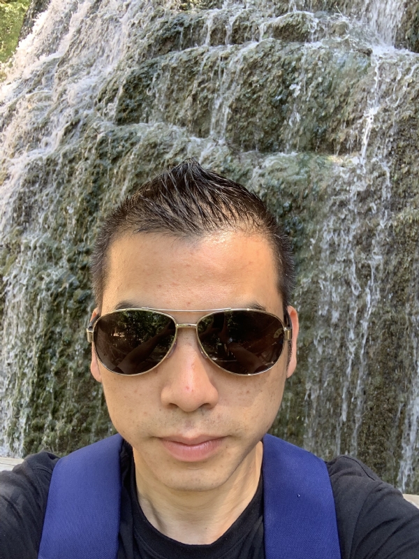 高兴的第二张照片--心连心婚恋交友平台