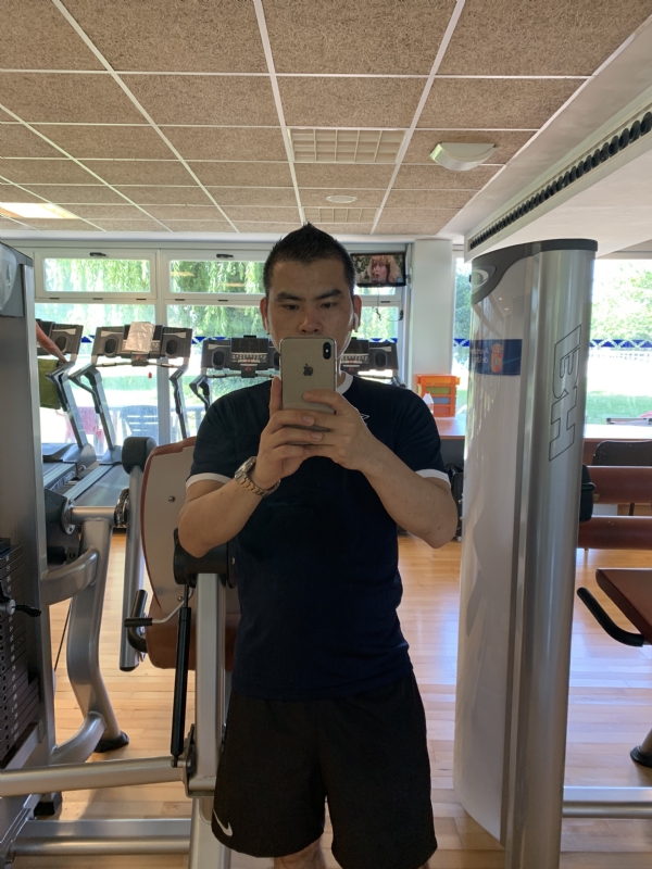 高兴的第三张照片--心连心婚恋交友平台