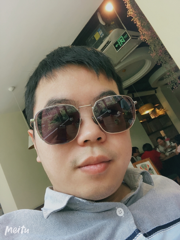 月台等路人的第一张照片--心连心婚恋交友平台