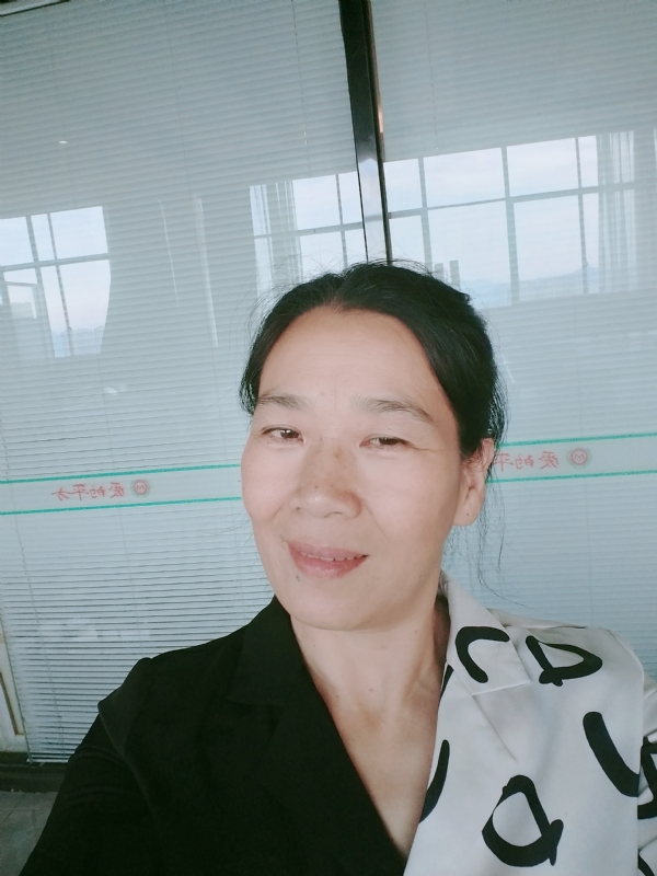易莲的第一张照片--心连心婚恋交友平台