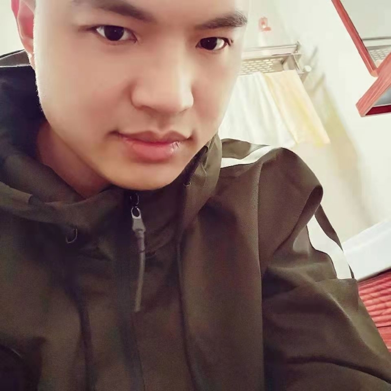 高大上的宅男的第一张照片--心连心婚恋交友平台