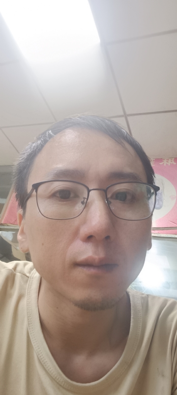 想胖的瘦子的第一张照片--心连心婚恋交友平台